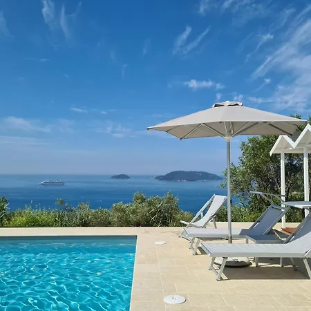 Pini House, Inside A Private Park, Pool, Tennis, Ac, Parking Next And Parking In Lerici! Lerici