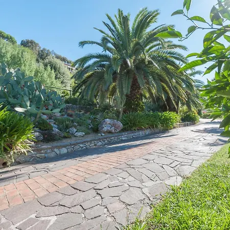 Pini House, Inside A Private Park, Pool, Tennis, Ac, Parking Next And Parking In Lerici!