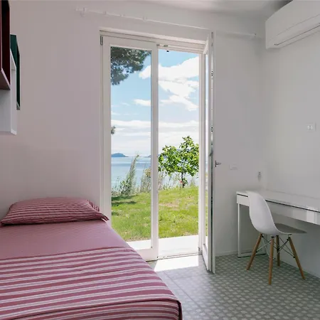 Pini House, Inside A Private Park, Pool, Tennis, Ac, Parking Next And Parking In Lerici! בית נופש *