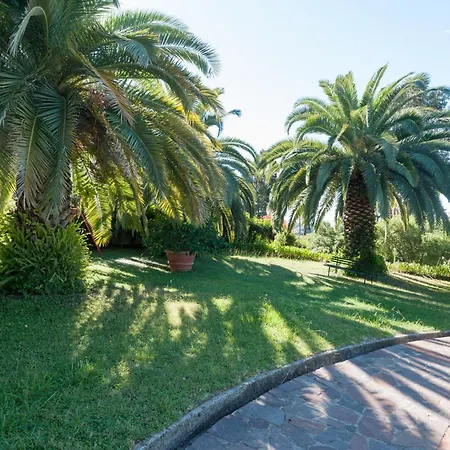 בית נופש Pini House, Inside A Private Park, Pool, Tennis, Ac, Parking Next And Parking In Lerici! *