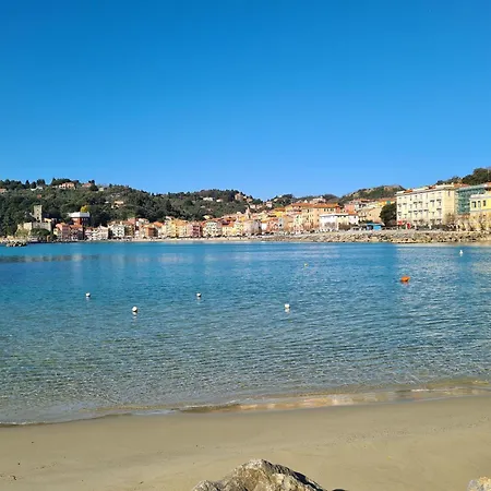 Pini House, Inside A Private Park, Pool, Tennis, Ac, Parking Next And Parking In Lerici! לריצ'י