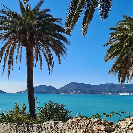 Pini House, Inside A Private Park, Pool, Tennis, Ac, Parking Next And Parking In Lerici! בית נופש *