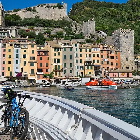 Pini House, Inside A Private Park, Pool, Tennis, Ac, Parking Next And Parking In Lerici! Сasa de vacaciones Lerici
