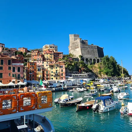 Сasa de vacaciones Pini House, Inside A Private Park, Pool, Tennis, Ac, Parking Next And Parking In Lerici! *