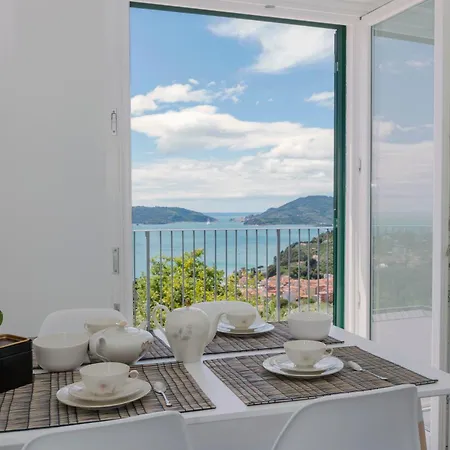 Pini House, Inside A Private Park, Pool, Tennis, Ac, Parking Next And Parking In Lerici! בית נופש