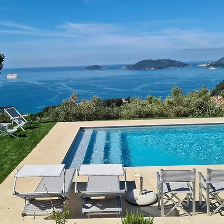 Pini House, Inside A Private Park, Pool, Tennis, Ac, Parking Next And Parking In Lerici! בית נופש