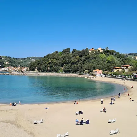 Pini House, Inside A Private Park, Pool, Tennis, Ac, Parking Next And Parking In Lerici! Сasa de vacaciones