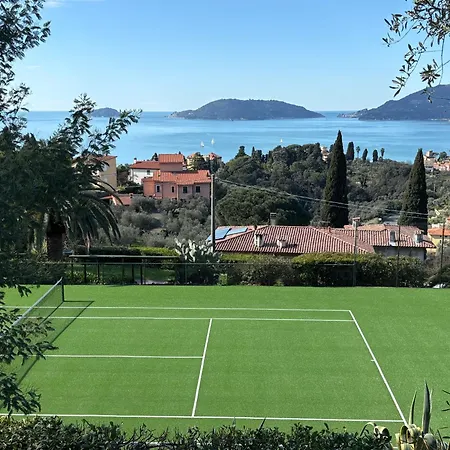 Pini House, Inside A Private Park, Pool, Tennis, Ac, Parking Next And Parking In Lerici! *