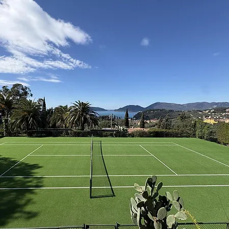 Сasa de vacaciones Pini House, Inside A Private Park, Pool, Tennis, Ac, Parking Next And Parking In Lerici! *